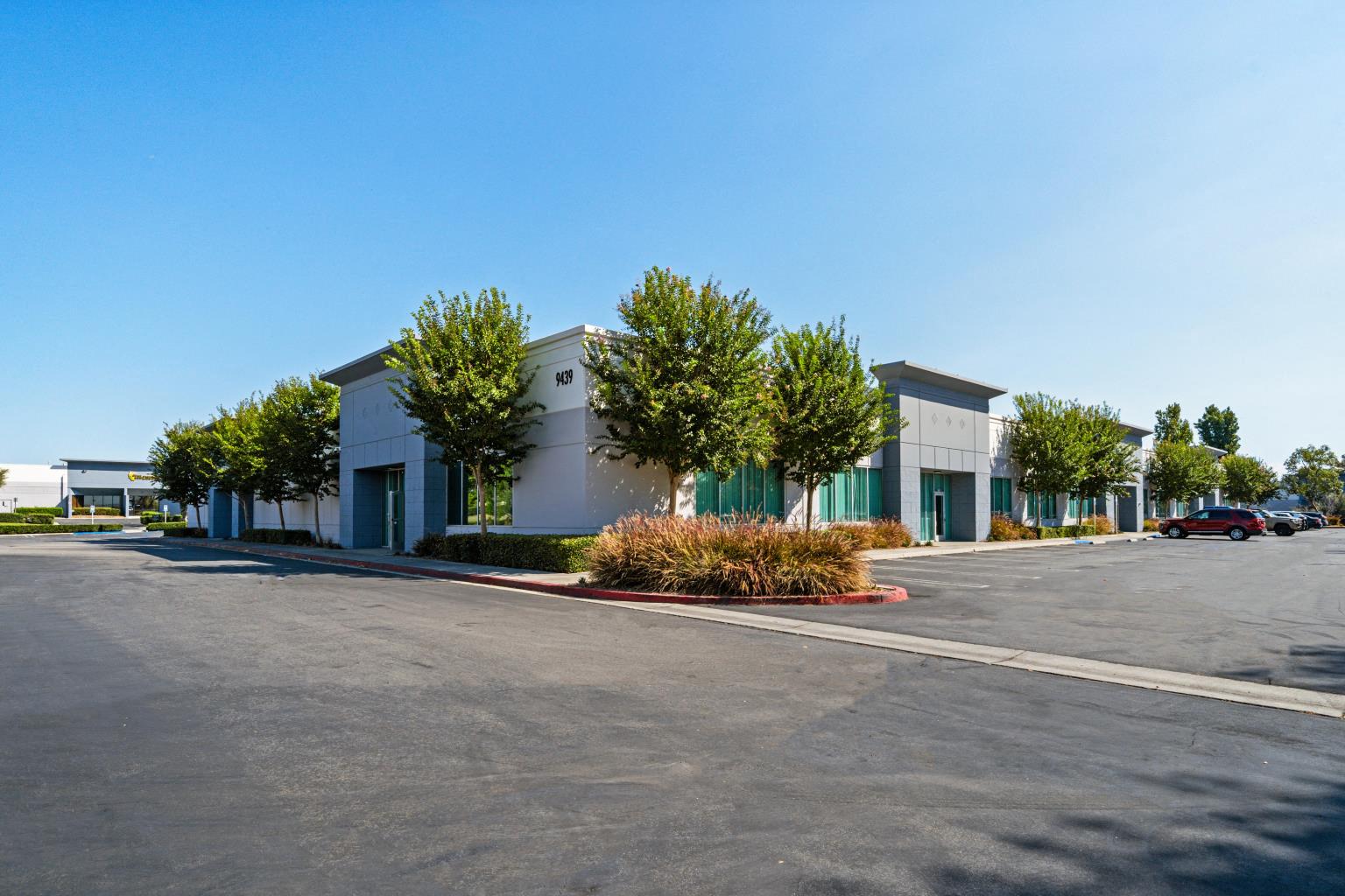 2,490 SF Business Park Space in Rancho Cucamonga, CA Photo